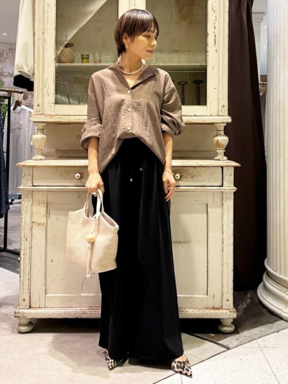 「ゆったり、体型カバー、ビアズリー、BEARDSLEY」｜「BEARDSLEYの麻混オーバーシャツ（シャツ/ブラウス、グリーン系）」を使った、BEARDSLEYさん（レディース・159cm）の春コーディネートの1枚目の写真