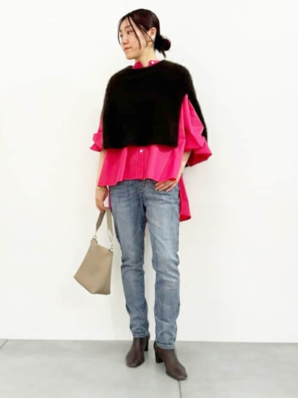 「ゆったり、体型カバー、ビアズリー、BEARDSLEY」｜「BEARDSLEYのソデリブフレアシャツ（シャツ/ブラウス、レッド系）」を使った、BEARDSLEYさん（レディース・164cm）の夏コーディネートの1枚目の写真