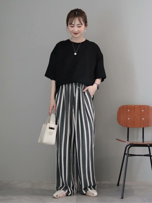 ユニクロ】軽く涼しげなリネンブレンドワイドパンツ／川口ゆかり