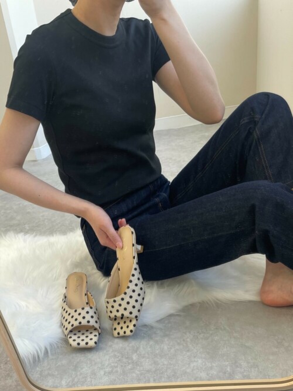 「デニム、UNIQLO、ドット、ユニクロ、シンプルコーデ、デニムコーデ、UNIQLO Tシャツ、ユニクロコーデ、SESTO、UNIQLO U」｜「SESTOのふわふわクッションインソール！nekoミミトゥキトゥンヒールミュールサンダル　/ｒ（サンダル、その他）」を使った、靴屋の人さん（レディース・165cm）の春コーディネートの1枚目の写真