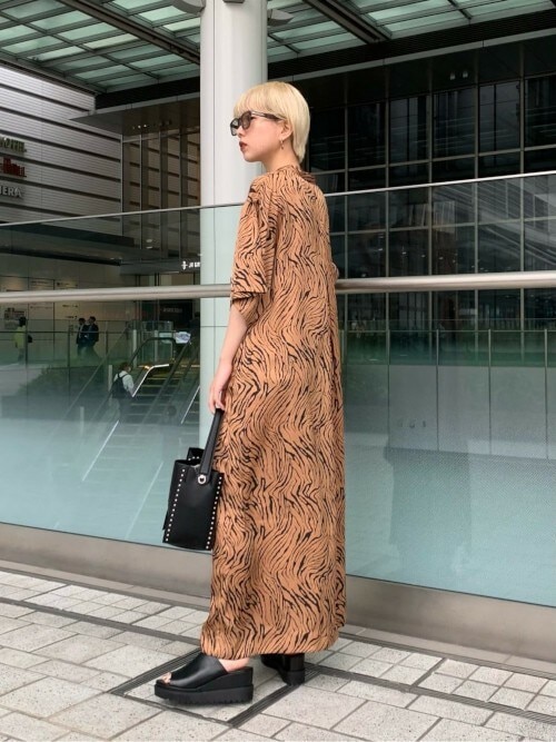【値下げ】CHIGNON シニヨン　ゼブラプリントスタンドシャツワンピース 20230628094132263_500.jpg