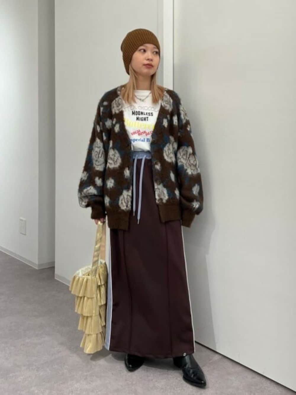 「シンプル、冬コーデ、大人カジュアル、ブラウン、シンプルコーデ、低身長、ブラウンコーデ、ローズバッド、ROSE BUD、piu comoda」｜「Stuart Austinの(Stuart Austin)<ROSE BUD別注>ニットキャップ（ニットキャップ/ビーニー、ブラウン系）」を使った、ROSE BUD STAFFさん（レディース・152cm）の冬コーディネートの1枚目の写真