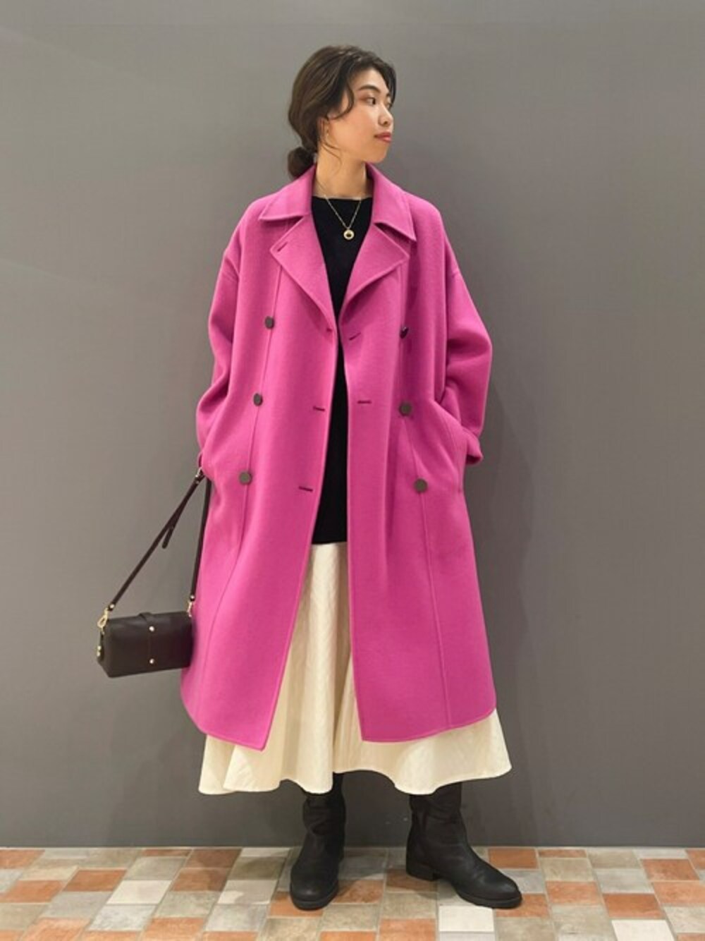 「チェスターコート、キルティング、冬コーデ、ロングブーツ、ロングスカート、ピンクコーデ、ルージュ･ヴィフ ラクレ(Rouge vif la cle)、秋コーデ、ルージュヴィフ」｜「VICE VERSAの【VICE VERSA】 ショルダーバッグ（ショルダーバッグ、ブラウン系）」を使った、SAYAKAさん（レディース・165cm）の秋コーディネートの1枚目の写真
