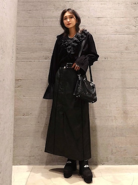 「HARE（ハレ）のボリュームフリルVネックブラウス(HARE)（シャツ/ブラウス、ブラック系）」を使った、sayaさん（レディース・157cm）の秋コーディネート