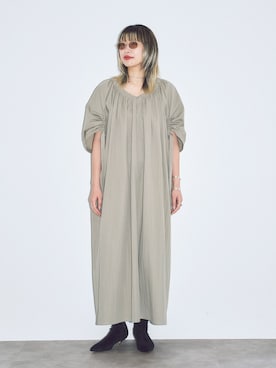 「CITYSHOP（シティーショップ）のGATHER SLEEVE DRESS：ワンピース（ワンピース、ベージュ系）」を使った、SAIRAIJIさん（レディース・168cm）の夏コーディネート