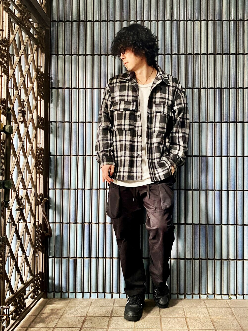 「timely warning、NULLTOKYO、チェック、チェックシャツ、柄シャツ、私の推しブランド、カーゴパンツ、カーゴパンツコーデ、モノマート、MONO-MART、エアフォースワン、AIR FORCE 1、モノトーンコーデ、CPOジャケット、CPOシャツ」｜「TIMELY WARNINGのTimely Warning / 《 WEB限定 》 メルトンライク ドロップショルダー CPO ジャケット セットアップ  / ビッグシルエット / ウールライク ウール混 / カットジャケット パンツ（セットアップ、グレー系）」を使った、KEITA(ΦωΦ)さん（メンズ・182cm）の冬コーディネートの1枚目の写真