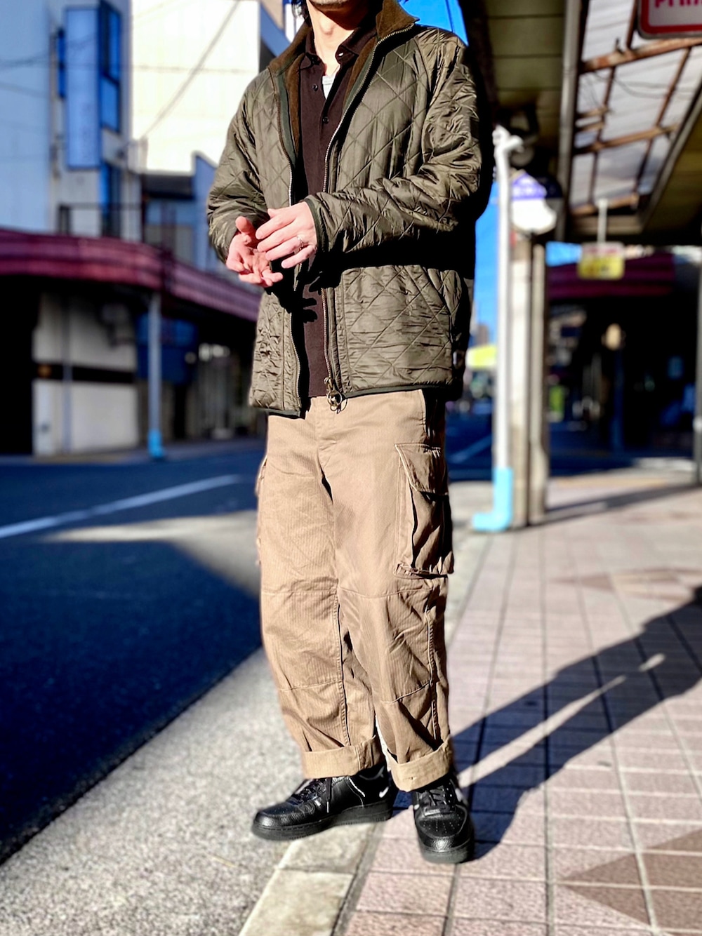 「m47、M-47、barbour、バブアー、キルティングジャケット、カーゴパンツ、WAIPER、M51、M-51、JHON　SMEDLEY、ジョンスメドレー、ニットポロ、ミリタリージャケット、ミリタリーコーデ、ミリタリーパンツ」｜「Barbourのアイテム（ミリタリージャケット、グリーン系）」を使った、KEITA(ΦωΦ)さん（メンズ・182cm）の冬コーディネートの1枚目の写真