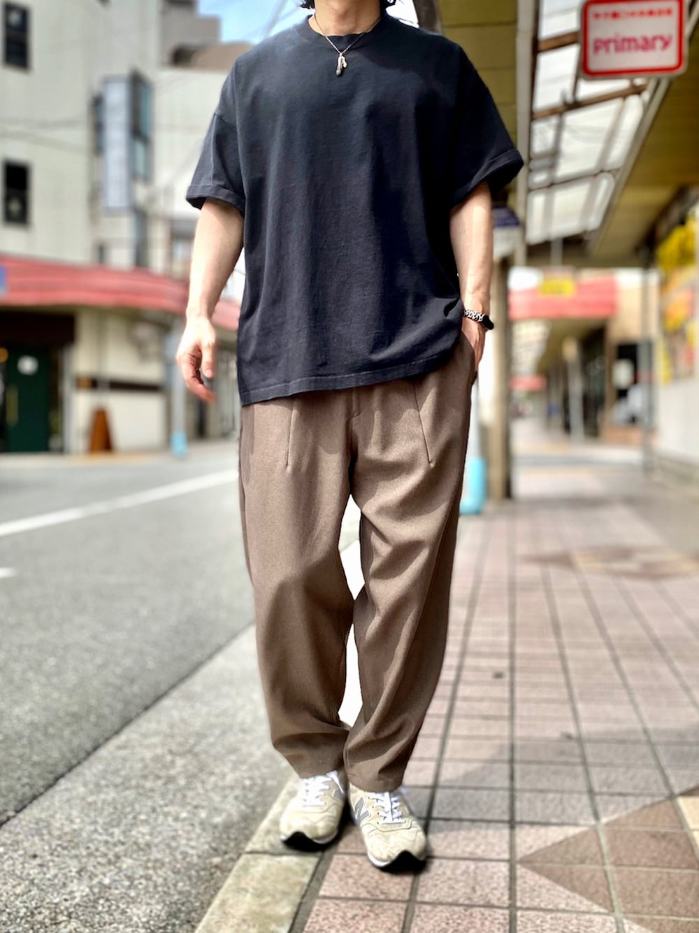 「オーバーサイズ、オーバーサイズＴ、オーバーサイズTシャツ、バルーンパンツ、サーカスパンツ、ヒザデルパンツ、996、ニューバランス996、new balance 996、CHANGE WELL、GU、GUコーデ、黒Tシャツ、シンパシーオブソウル、Sympathy Of Soul」｜「CHANGE WELLのアイテム（Tシャツ/カットソー、ブラック系）」を使った、KEITA(ΦωΦ)さん（メンズ・182cm）の夏コーディネートの1枚目の写真