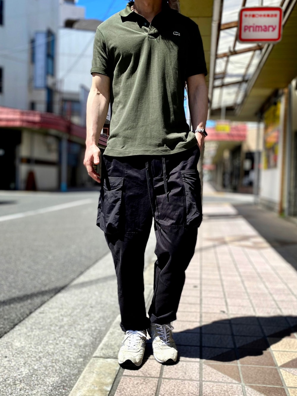 「LACOSTE、ラコステ、ラコステ(LACOSTE)、ポロシャツ、ポロシャツコーデ、NULLTOKYO、カーゴパンツ、カーゴパンツコーデ、ミリタリー、ミリタリーコーデ、カーキ、グリーン、BEAMS、ビームス、ニューバランス996」｜「LACOSTEの【LACOSTE/ラコステ】 クラッシックフィットポロ（ポロシャツ、グリーン系）」を使った、KEITA(ΦωΦ)さん（メンズ・182cm）の夏コーディネートの1枚目の写真