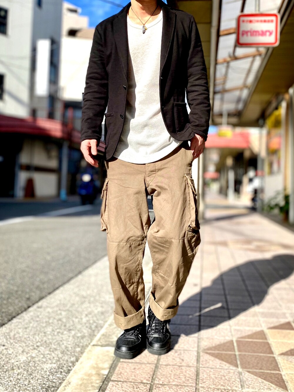 「コンフォートジャケット、ユニクロ、ユニクロコーデ、ジャケットスタイル、ジャケットコーデ、m47、M-47、M51、M-51、M65、M-65、カーゴパンツ、ミリタリー、ミリタリーパンツ、military」｜「UNIQLOのコンフォートジャケット（テーラードジャケット、ブラック系）」を使った、KEITA(ΦωΦ)さん（メンズ・182cm）の秋コーディネートの1枚目の写真