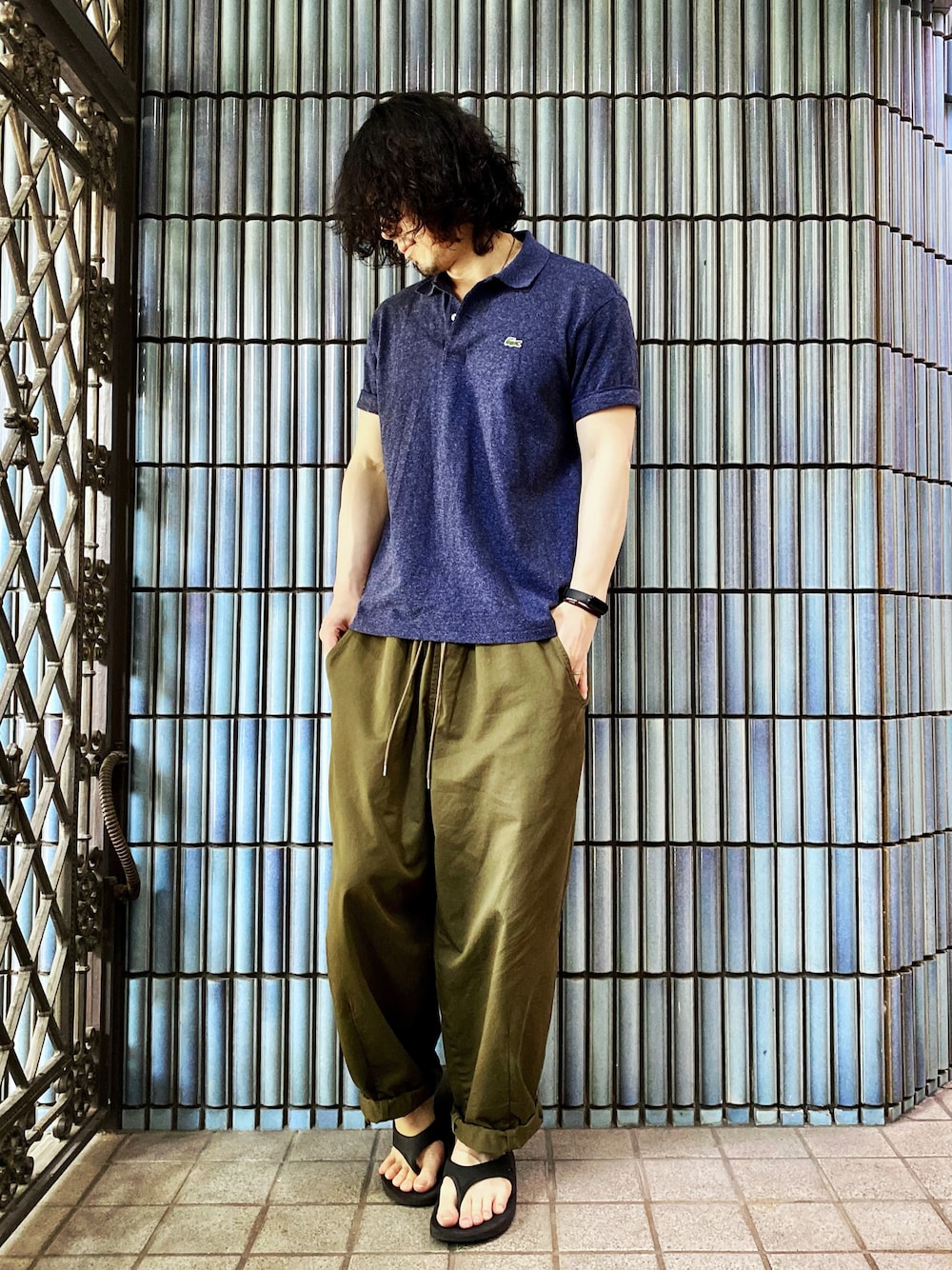 「LACOSTE、ラコステ、ラコステ(LACOSTE)、ポロシャツ、ポロシャツコーデ、Johnbull Private labo、johnbull、ジョンブル、ジョンブル　プライベート　ラボ(Johnbull Private labo)、カーゴパンツ コーデ、カーゴパンツコーデ、ベイカーパンツ、ミリタリー、ミリタリーパンツ、ネイビーコーデ」｜「LACOSTEのLACOSTE / L1264AL ポロシャツ（ポロシャツ、ブルー系）」を使った、KEITA(ΦωΦ)さん（メンズ・182cm）の秋コーディネートの1枚目の写真