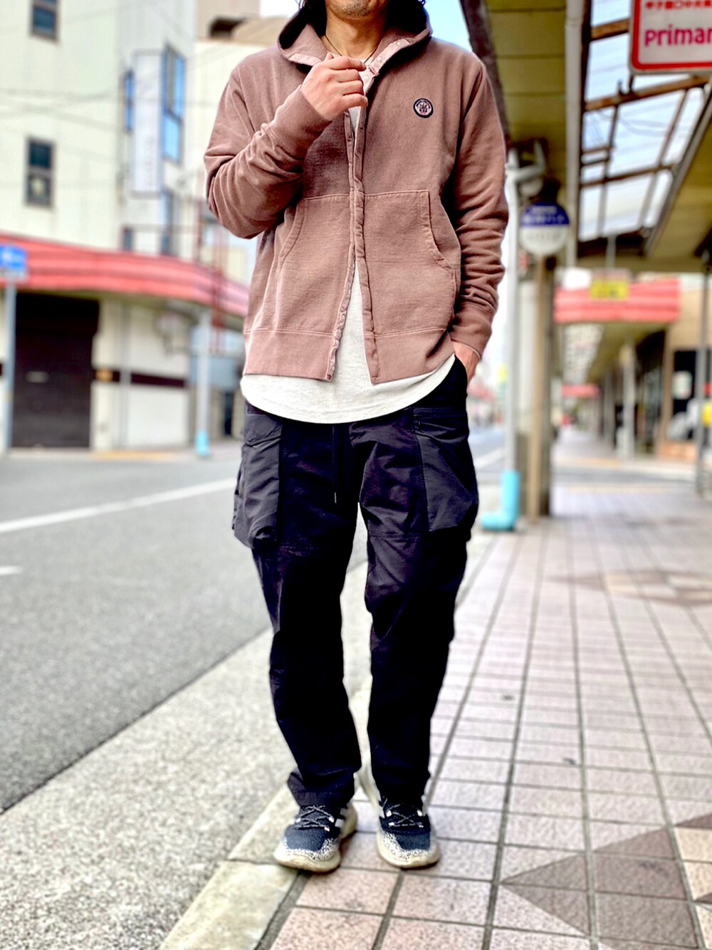 「BRANCHWORKS、ブランチワークス、アメカジ、アメカジコーデ、カーゴパンツ、カーゴパンツコーデ、NULLTOKYO、BEAMS、パーカー、パーカーコーデ、ミリタリー、military、MONO-MART、adidas、アディダス」｜「Branchworksのコットンネップ裏毛ピグメント染SNAP BUTTON PARKA（パーカー、ブラウン系）」を使った、KEITA(ΦωΦ)さん（メンズ・182cm）の冬コーディネートの1枚目の写真