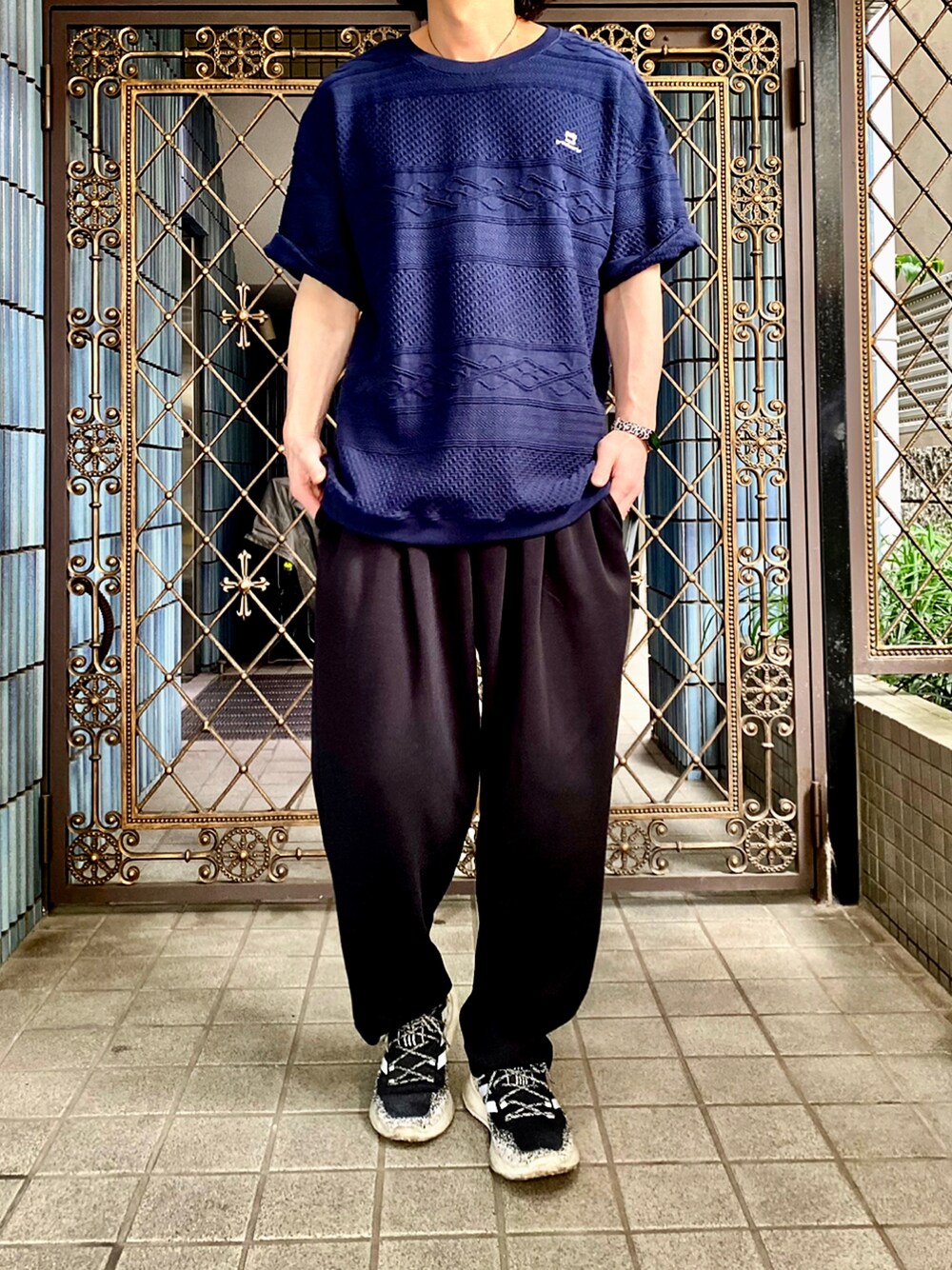 「BRANCHWORKS、ブランチワークス、ケーブルニット、ケーブル編み、スウェットギャザーパンツ、ユニクロユー、ユニクロU、UNIQLO U、スウェットパンツ、スウェットコーデ、オーバーサイズ、オーバーサイズＴ、休日スタイル、休日コーデ、大人カジュアル」｜「Branchworksの30/2KNIC JQ CREW POCKET TEE（Tシャツ/カットソー、ブルー系）」を使った、KEITA(ΦωΦ)さん（メンズ・182cm）の夏コーディネートの1枚目の写真