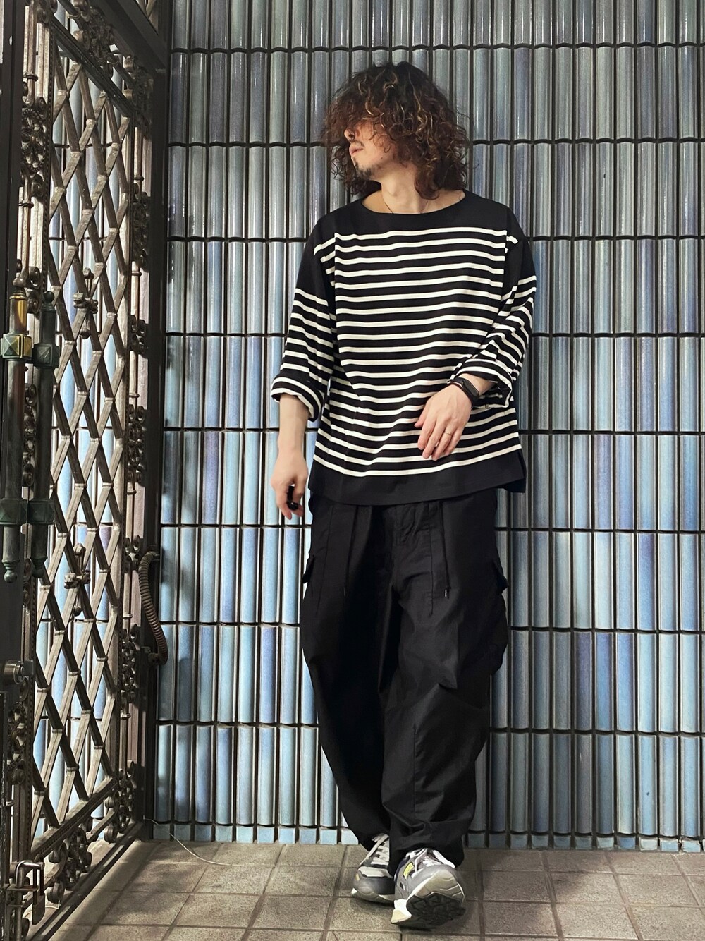 「このスタイルがお気に入り、バスクシャツ、ボーダー、ボーダートップス、ボーダーTシャツ、ジョンブル、ジョンブル　プライベート　ラボ(Johnbull Private labo)、ジョンブルプライベートラボ、ニードルス、ニードルズ、NEEDLES、ヒザデルパンツ、カーゴパンツ、カーゴパンツコーデ、ネペンテス」｜「Johnbullの【新色追加/再入荷】バスクボーダーTシャツ（Tシャツ/カットソー、ブラック系）」を使った、KEITA(ΦωΦ)さん（メンズ・182cm）の夏コーディネートの1枚目の写真