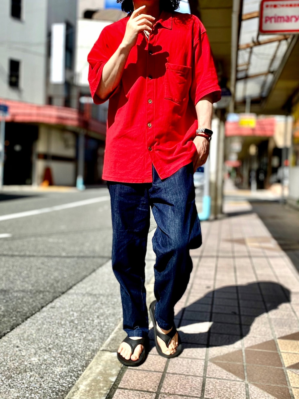 「HEALTH、半袖シャツ、ポロシャツ、ポロシャツコーデ、シェフパンツ、ワイドパンツ、ワイドデニム、GU、GUコーデ、ジーユー、oofos、リカバリーサンダル、アメカジ、アメカジコーデ、オーバーサイズシャツ」｜「HEALTHのHEALTH/ヘルス/Summer Shirts #4/サマーシャツ（シャツ/ブラウス、レッド系）」を使った、KEITA(ΦωΦ)さん（メンズ・182cm）の秋コーディネートの1枚目の写真