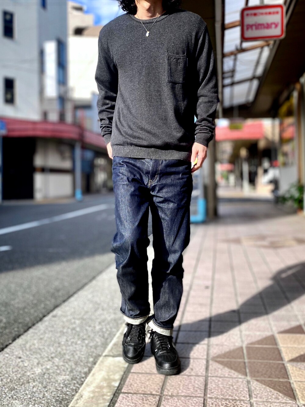 「アメカジ、カシミア、セルビッチデニム、AIR FORCE 1、グレーニット、ニット×デニム、エアフォースワン、カシミアニット、ニットコーデ、アメカジコーデ、BRANCHWORKS、ブランチワークス、UNIQLO U、ユニクロU、ユニクロユー」｜「Branchworksの2/48 12gg 天竺カシミア/綿コーマ クルーネック（ニット/セーター、グレー系）」を使った、KEITA(ΦωΦ)さん（メンズ・182cm）の秋コーディネートの1枚目の写真