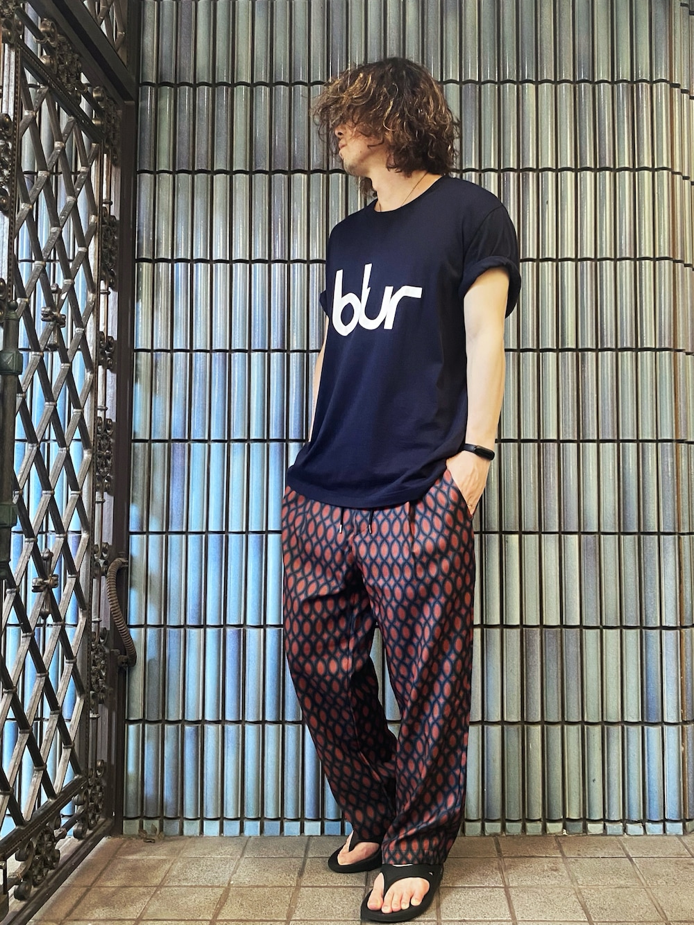 「blur、GU、nano・universe、ナノユニバース、oofos、バンドT、バンドTシャツ、柄パンツ、リカバリーサンダル、お出かけコーデ、プチプラ、アツいコーデ全部見せ、古着MIX、ネイビー、休日コーデ」｜「GUのアイテム（Tシャツ/カットソー、ブルー系）」を使った、KEITA(ΦωΦ)さん（メンズ・182cm）の夏コーディネートの1枚目の写真