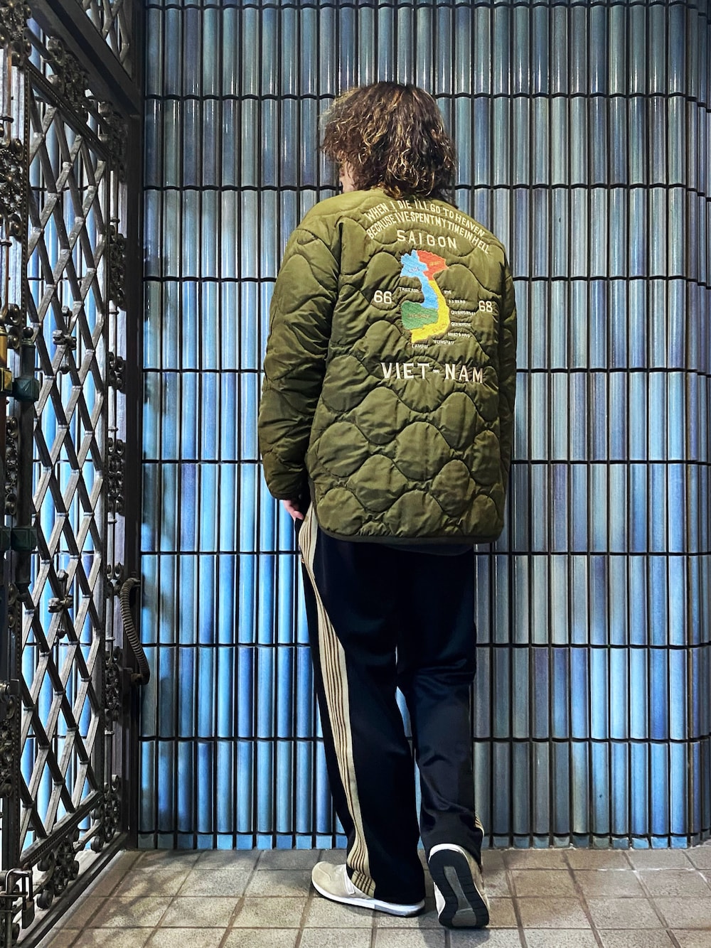 「glamb、NEEDLES、needles トラックパンツ、ニードルス、ニードルズ、トラックパンツ、ラインパンツ、ベトジャン、スカジャン、ニードルストラックパンツ、ミリタリージャケット、ミリタリーコーデ、ライナージャケット、ライナーコート、ミリタリーコート」｜「glambのアイテム（ミリタリージャケット、グリーン系）」を使った、KEITA(ΦωΦ)さん（メンズ・182cm）の冬コーディネートの1枚目の写真
