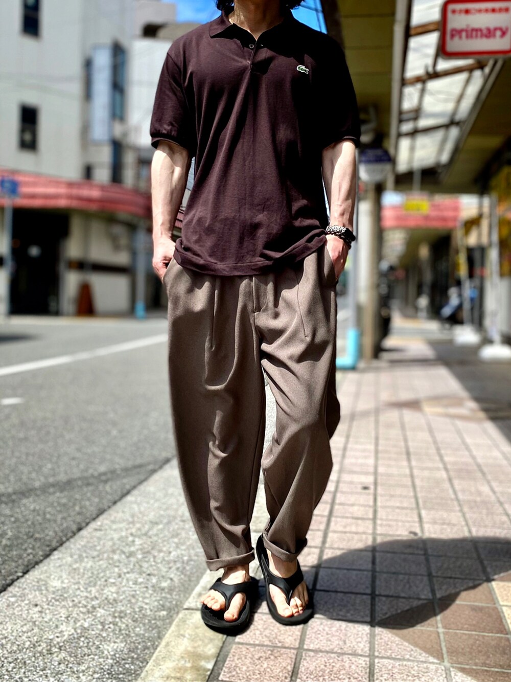 「LACOSTE、ラコステ、ラコステ(LACOSTE)、ポロシャツ、ポロシャツコーデ、バルーンパンツ、サーカスパンツ、ブラウン、ブラウンコーデ、茶色、茶色コーデ、oofos、ウーフォス、オーバーサイズ、GUコーデ」｜「LACOSTEのアイテム（ポロシャツ、ブラウン系）」を使った、KEITA(ΦωΦ)さん（メンズ・182cm）の夏コーディネートの1枚目の写真