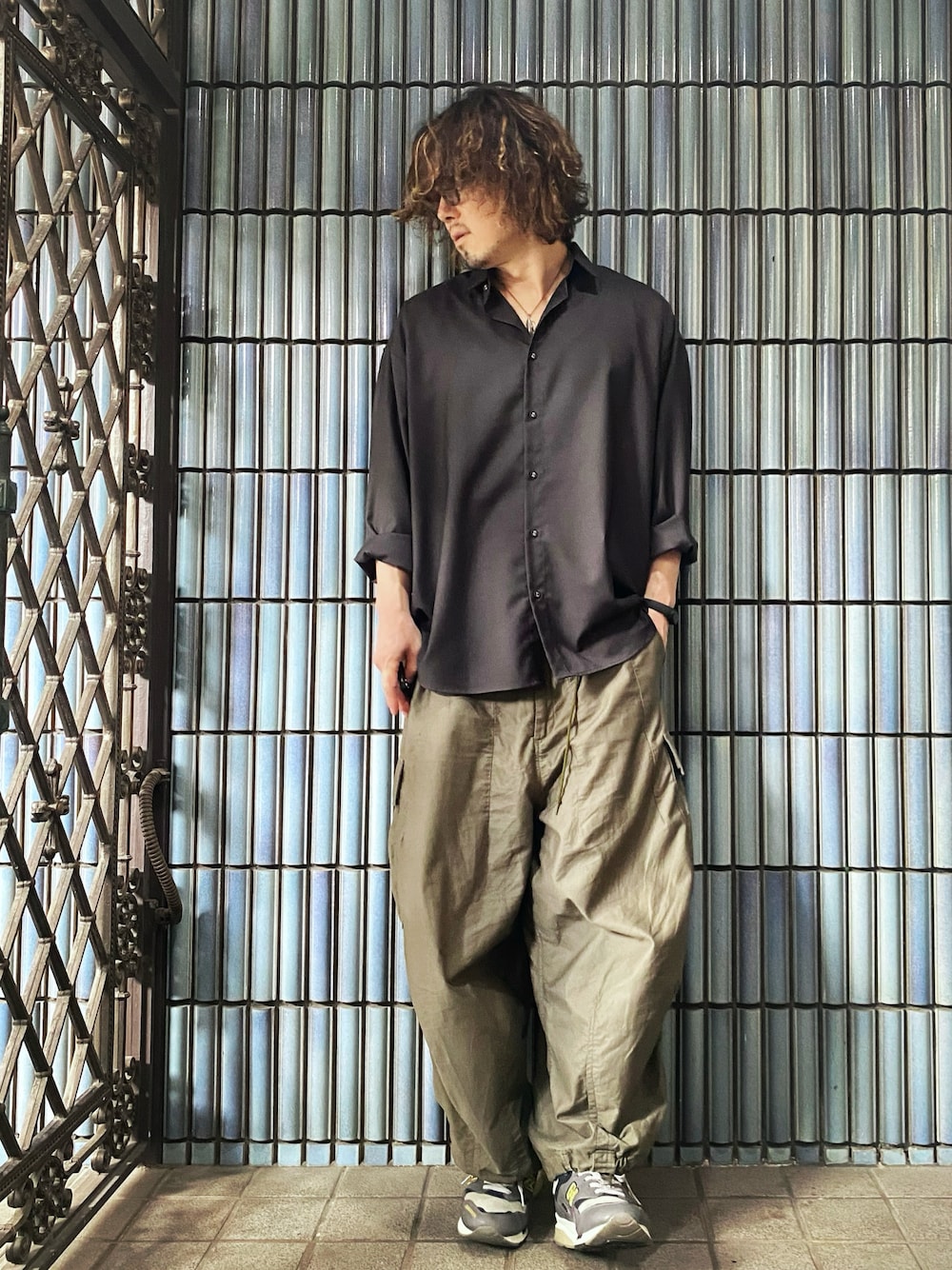 「シャツ好き集まれ、夏コーデ、NEEDLES、ニードルス、ニードルズ、カーゴパンツ、カーゴパンツコーデ、ヒザデルパンツ、nano・universe、nanouniverse、ミリタリー、ミリタリーコーデ、ミリタリーパンツ、シャツスタイル、シャツコーデ」｜「Needlesの＜NEEDLES＞ BDU PT/パンツ □□（カーゴパンツ、グリーン系）」を使った、KEITA(ΦωΦ)さん（メンズ・182cm）の夏コーディネートの1枚目の写真