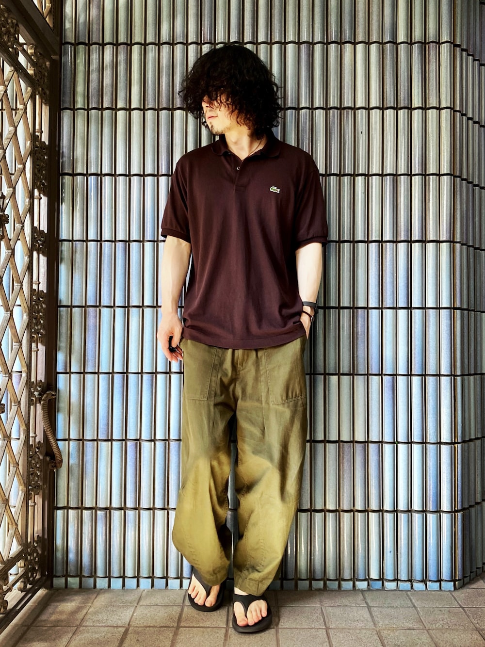 「ポロシャツ、ポロシャツコーデ、ラコステ、ラコステ(LACOSTE)、LACOSTE、カーゴパンツ、カーゴパンツコーデ、ミリタリー、ミリタリーコーデ、ジョンブル、ジョンブル　プライベート　ラボ(Johnbull Private labo)、Johnbull Private labo、johnbull、ブラウン、ブラウンコーデ」｜「LACOSTEのアイテム（ポロシャツ、ブラウン系）」を使った、KEITA(ΦωΦ)さん（メンズ・182cm）の秋コーディネートの1枚目の写真