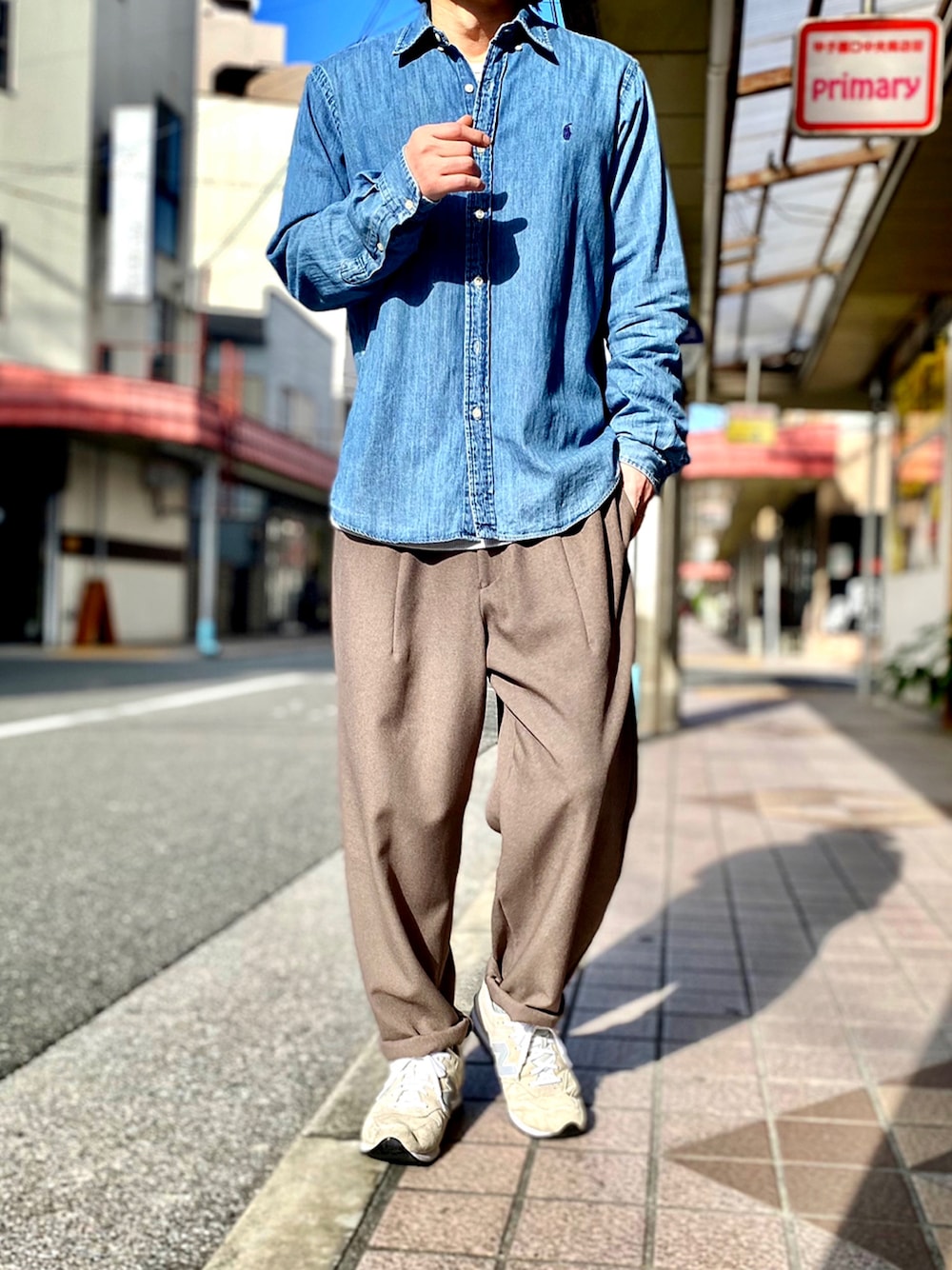 「Polo Ralph Lauren、ラルフローレン、ラルフローレンシャツ、ポロラルフローレン、デニムシャツ、ボタンダウンシャツ、バルーンパンツ、GU、GUコーデ、オーバーサイズシャツ、ニューバランス996、New Balance、アメカジ、アメカジコーデ、ダンガリーシャツ」｜「POLO RALPH LAURENのアイテム（シャツ/ブラウス、ブルー系）」を使った、KEITA(ΦωΦ)さん（メンズ・182cm）の冬コーディネートの1枚目の写真
