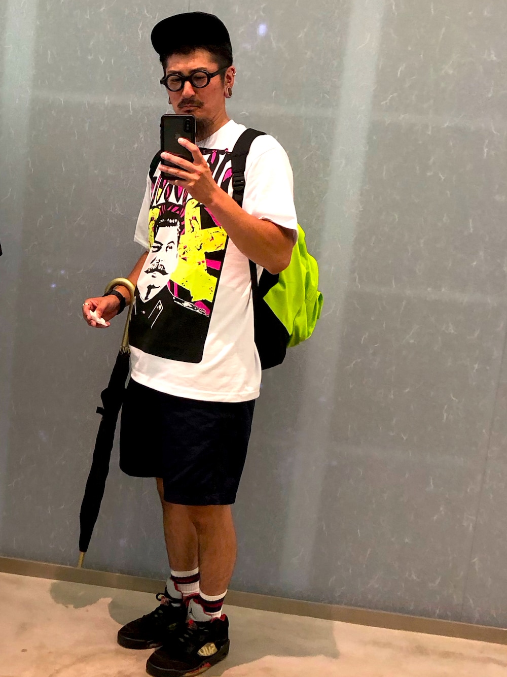 「夏コーデ、休日コーデ、Tシャツ、夏だ！Tシャツ着よう！、ハーフパンツ、スニーカー、メガネ男子、エンノイ、min-nano、bott、supreme、EFFECTOR」｜「ナイキ×シュプリームのアイテム（スニーカー、ブラック系）」を使った、チャパティンさん（メンズ・174cm）の夏コーディネートの1枚目の写真