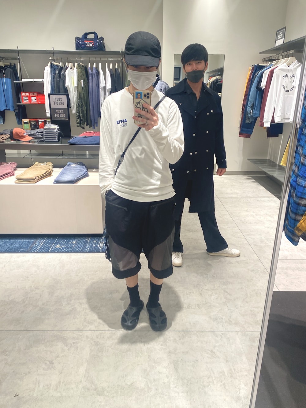 「シンプルコーデ、お洒落さんとつながりたい、秋のコーデ、今日のコーデ、ootd、ショートパンツ、ブラック、夏コーデ、休日スタイル、テック推進委員会、テック系、テックウェア、サンダル、サンダルに靴下、プチプラコーデ」｜「KIJIMA TAKAYUKIの【KIJIMA TAKAYUKI】ORGANIC COTTON TYPEWRITER（キャップ、ブラック系）」を使った、hさん（メンズ・174cm）の秋コーディネートの1枚目の写真