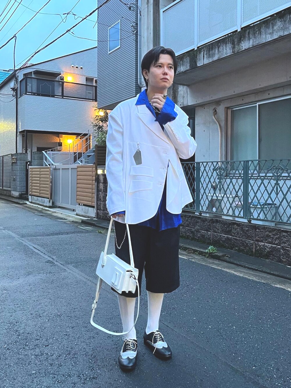 「秋のコーデ、シンプルコーデ、オーバーサイズ、ビッグシルエット、大学生、いいね、save、フォローお願いします🤑、アパレルスタッフ、フォローミー、シャツ、ジャケット、レザー、レイヤード、マルジェラ、ootd」｜「Maison Margielaのアイテム（シューズ、ブラック系）」を使った、hさん（メンズ・174cm）の秋コーディネートの1枚目の写真