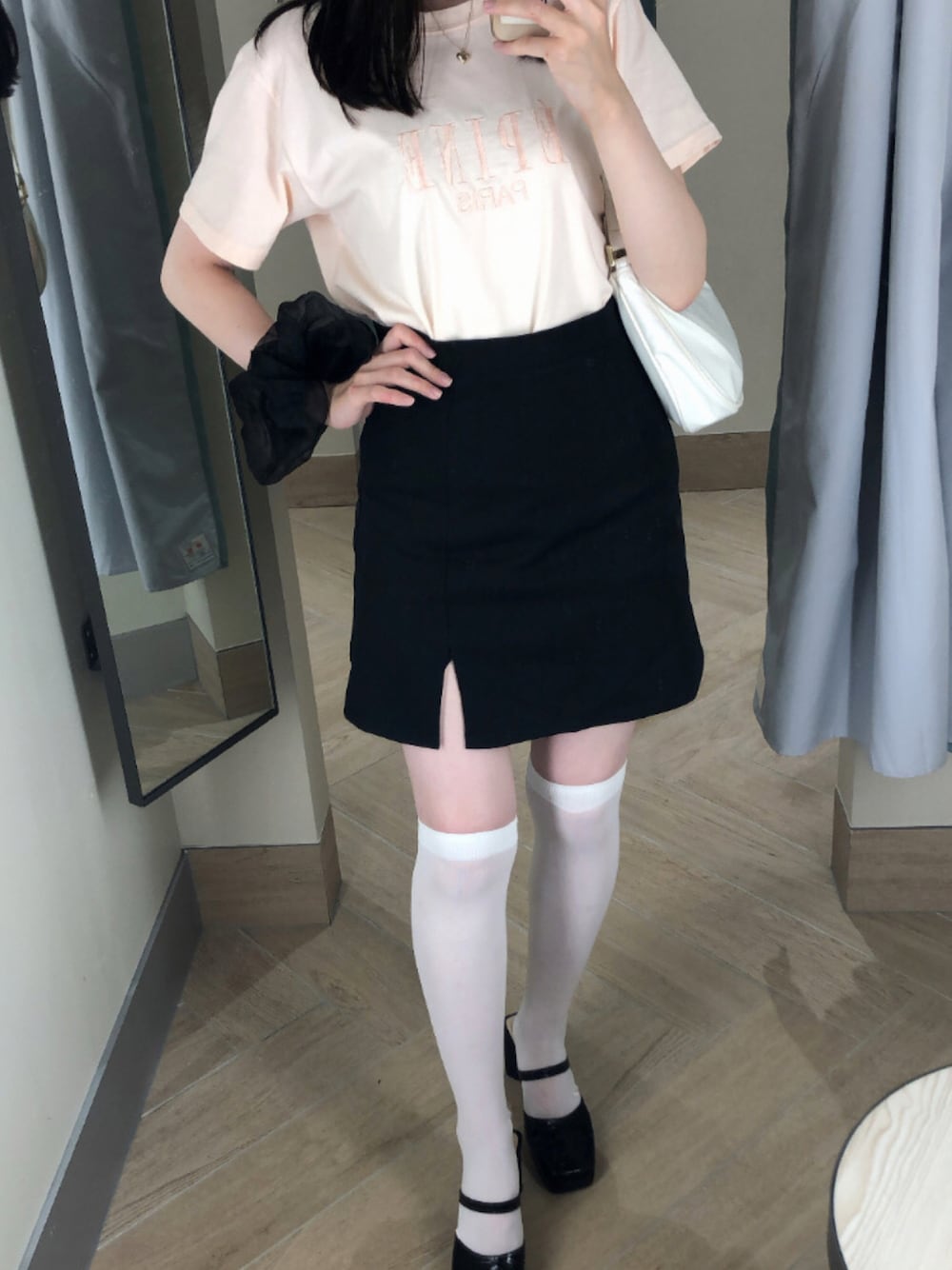 「夏コーデ、おしゃれさんと繋がりたい、黒、Tシャツ/カットソー、フレンチガーリー、エピヌ、秋先取りコーデ、epine、ハイソックス、ミニスカート、カジュアル」｜「épineのアイテム（Tシャツ/カットソー、ピンク系）」を使った、ringo🍎さん（レディース・157cm）の夏コーディネートの1枚目の写真