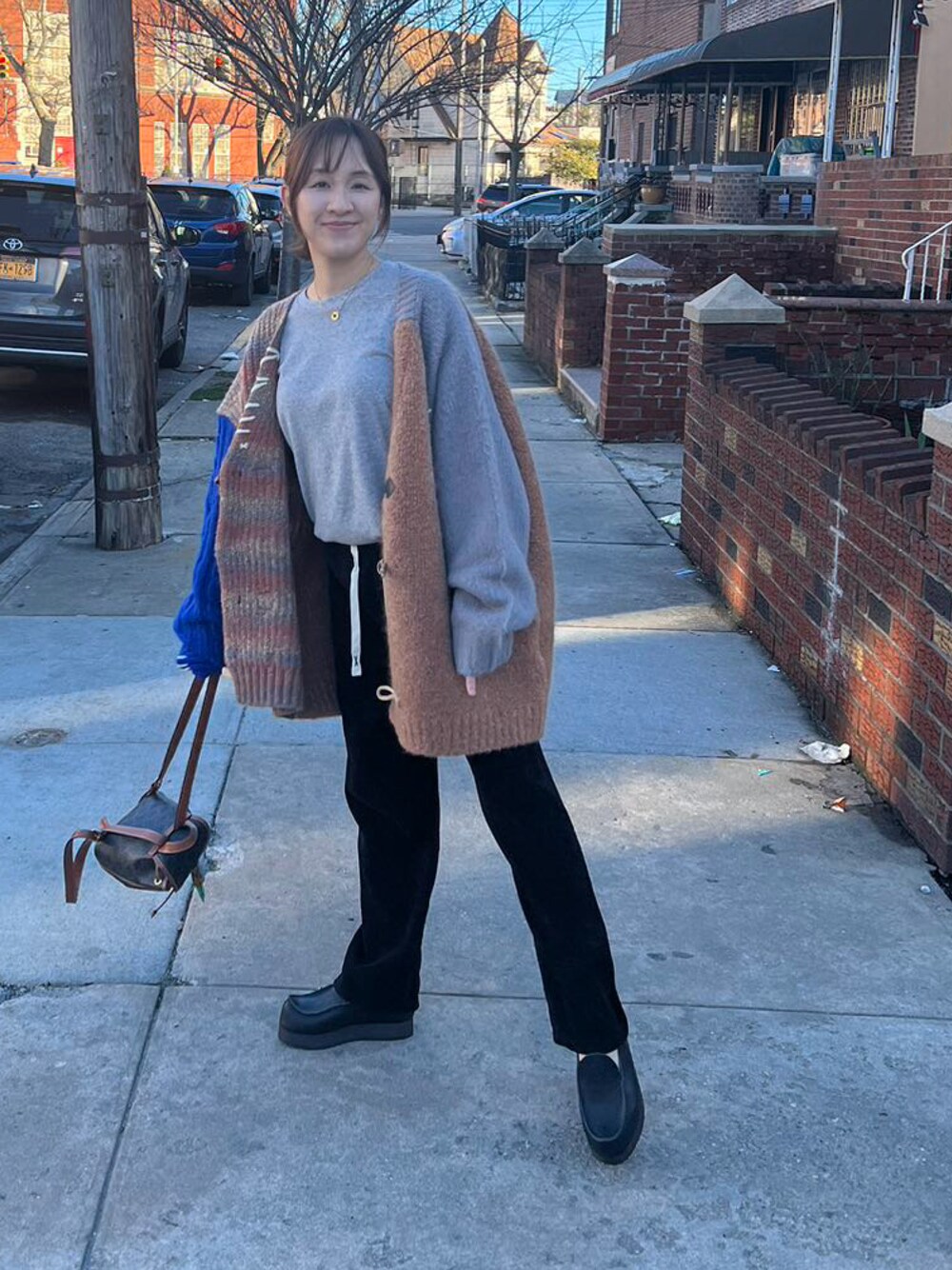 「ootd、NYC、Cardigan、ADER error、CELINE、AcneStudios、backpack」｜「ADER errorのアイテム（ジャケット/アウター、その他）」を使った、useecaraさん（レディース・163cm）の秋コーディネートの1枚目の写真