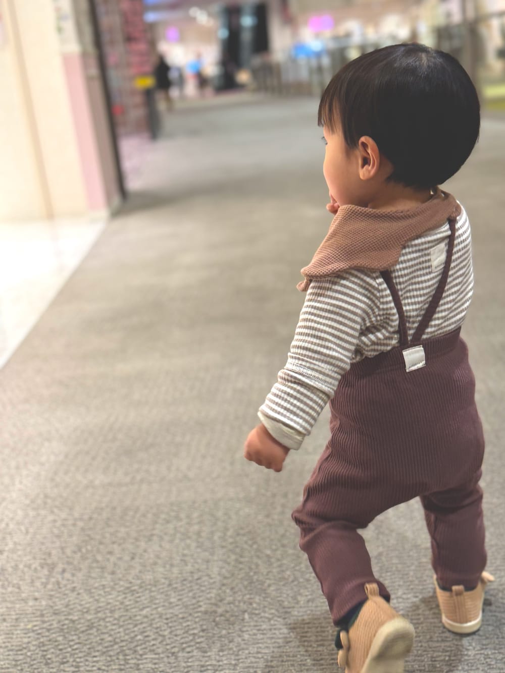 「今日のコーデ、息子コーデ、ベビーコーデ、1歳、韓国子供服、NUNUBIEL、サス付きレギンス」｜「nunubielのアイテム（パンツ、ブラウン系）」を使った、じょんちゃん。さん（レディース・174cm）の冬コーディネートの1枚目の写真