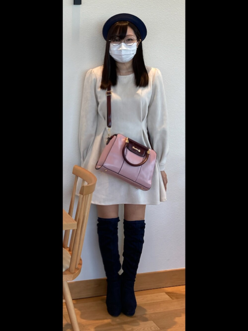 「秋、女の子、シンプル、骨格ストレート、ガーリー」｜「no brandのアイテム（ショルダーバッグ、ピンク系）」を使った、アラレさん（レディース・154cm）の秋コーディネートの1枚目の写真