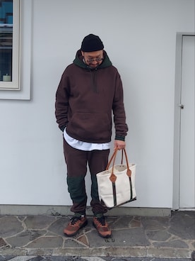 「アイテム（スウェットパンツ、ブラウン系）」を使った、rinosmanさん（メンズ・179cm）の冬コーディネート