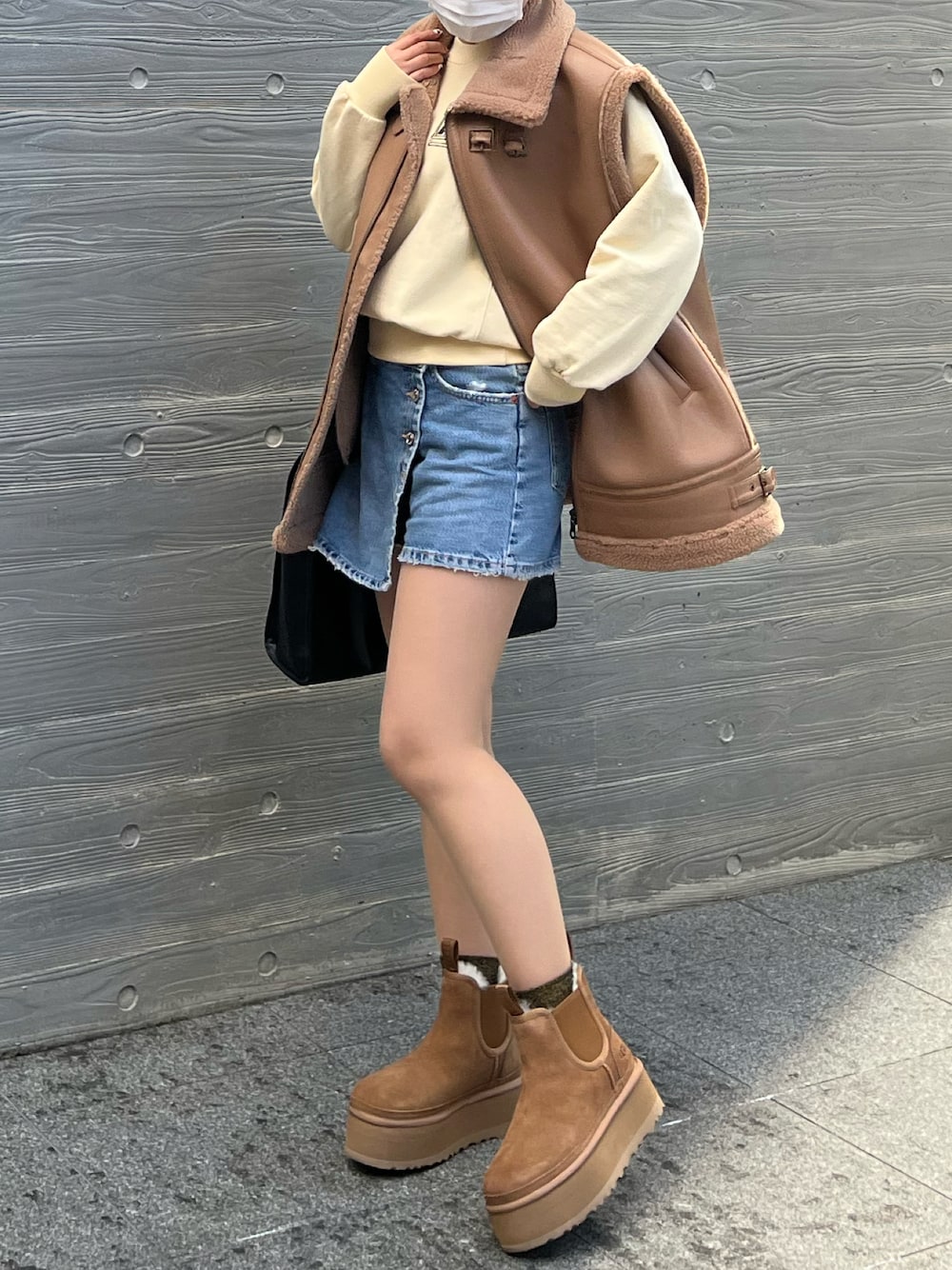 Tara様　UGGムートンブーツ　DIESEL デニムスウェット 冬のアグ（UGG®）旋風！ジェニファー・ロペスやデュア・リパが愛用する