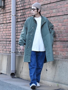 「アイテム（ノーカラーコート、グリーン系）」を使った、くるまやさん（メンズ・165cm）の冬コーディネート