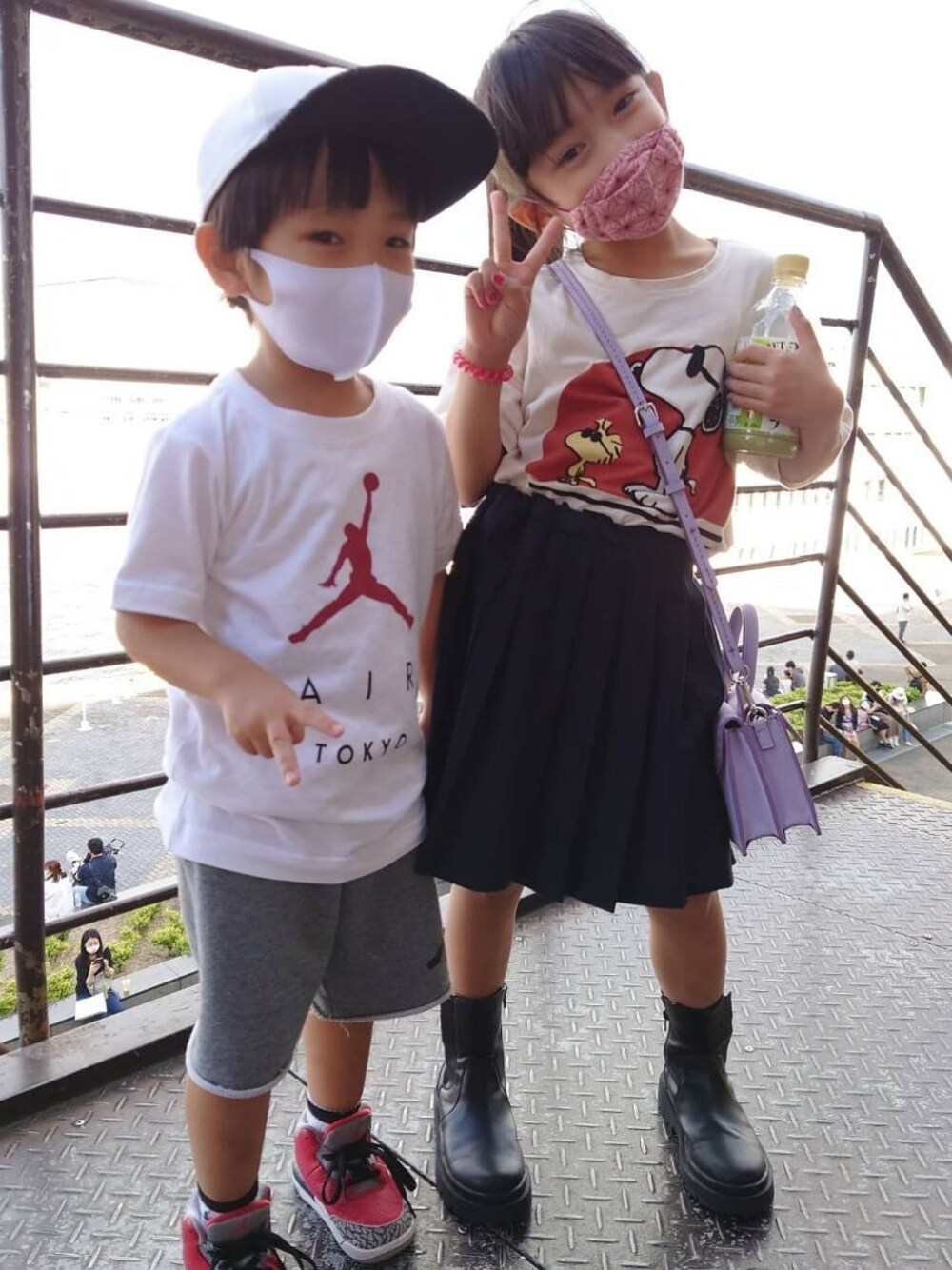 「ラブアンドピース2021、ZARA KIDS、NIKE、ジョーダン」｜「ZARA KIDSのアイテム（スカート、ブラック系）」を使った、miopapaさん（キッズ・100cm）の秋コーディネートの1枚目の写真