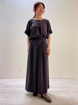 「UNTITLED（アンタイトル）の【古畑星夏さん着用/セットアップ可/イージーケア】リラクミスト 前後2WAYブラウス（シャツ/ブラウス、グレー系）」を使った、world20102568さん（レディース）の春コーディネート