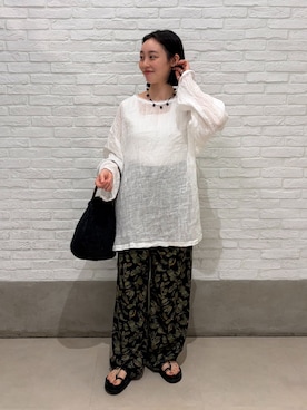 「JOURNAL STANDARD relume（ジャーナルスタンダード　レリューム）のリーフパターンリラックスパンツ（その他パンツ、ブラック系）」を使った、miyuuさん（レディース・148cm）の春コーディネート