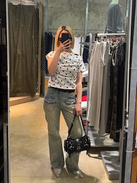 「WHO'S WHO gallery（フーズフーギャラリー）のギャザーオフショルドットトップス（Tシャツ/カットソー、ホワイト系）」を使った、shi131hoさん（レディース・158cm）の春コーディネート