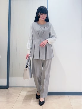 「grove（グローブ）の【マシンウォッシュ/防シワ】袖ドッキングペプラムブラウス【着回しカセット】（シャツ/ブラウス、グレー系）」を使った、yukinoさん（レディース・156cm）の冬コーディネート