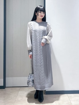 「grove（グローブ）の一枚で華やぐ、袖布帛ケーブルニットワンピース（ワンピース、グレー系）」を使った、yukinoさん（レディース・156cm）の秋コーディネート
