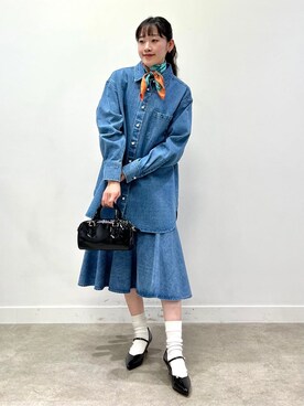 「UNTITLED（アンタイトル）のジオメトリックスカーフ（ストール/ショール、ブルー系）」を使った、kaba0913さん（レディース）の夏コーディネート