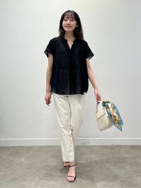「UNTITLED（アンタイトル）の【手洗い／58cm正方形】ベルトプリントスカーフ（ストール/ショール、ブルー系）」を使った、kaba0913さん（レディース）の夏コーディネート