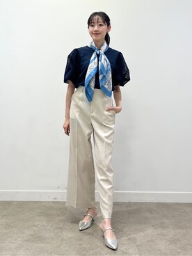 「UNTITLED（アンタイトル）の【手洗い／88cm正方形】エンブレムプリントスカーフ（ストール/ショール、ブルー系）」を使った、kaba0913さん（レディース）の夏コーディネート