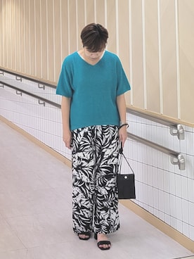 「COUP DE CHANCE（クードシャンス）の【手洗い可/日本製/和紙混】Vネック半袖ニット（ニット/セーター、グリーン系）」を使った、tomoさん（レディース・153cm）の夏コーディネート