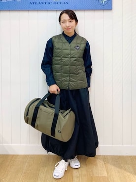 「アイテム（ダウンベスト、グリーン系）」を使った、yoshiさん（レディース・153cm）の秋コーディネート
