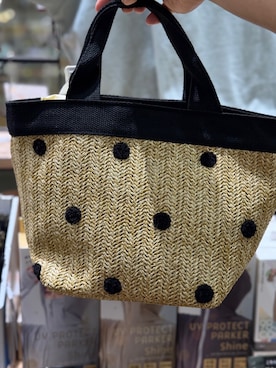 「one'sterrace（ワンズテラス）のAU ペーパー風ドット柄手提げバッグ（トートバッグ、ベージュ系）」を使った、idkさん（レディース・158cm）の夏コーディネート