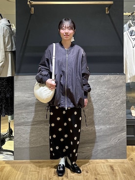 「A part by（アパートバイ）の【Sサイズ展開】サイドドロストMA-1（MA-1、グレー系）」を使った、tutuememさん（レディース）の冬コーディネート