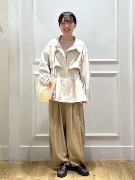 「A part by（アパートバイ）のスラックスコクーンボリュームパンツ（スラックス、ベージュ系）」を使った、tutuememさん（レディース）の春コーディネート